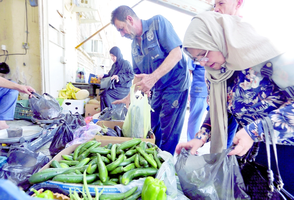 العراقيون يعودون الى حياتهم الطبيعية بعد مواجهات دامية
صالح يدعو لانتخابات وفق تفاهمٍ وطني للخروج من الأزمة السياسية