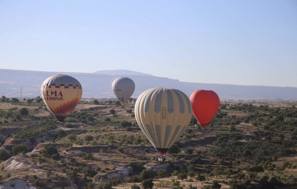 “كبادوكيا” التركية تتحوَّل إلى لوحة في مهرجان منطاد الهواء الساخن