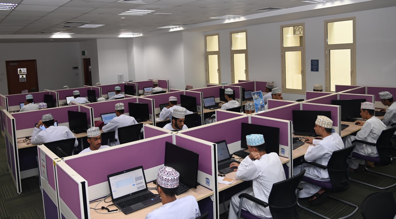 استقبال عدد من طلبة الدبلوم العام والقبول المباشر بالكلية العسكرية التقنية