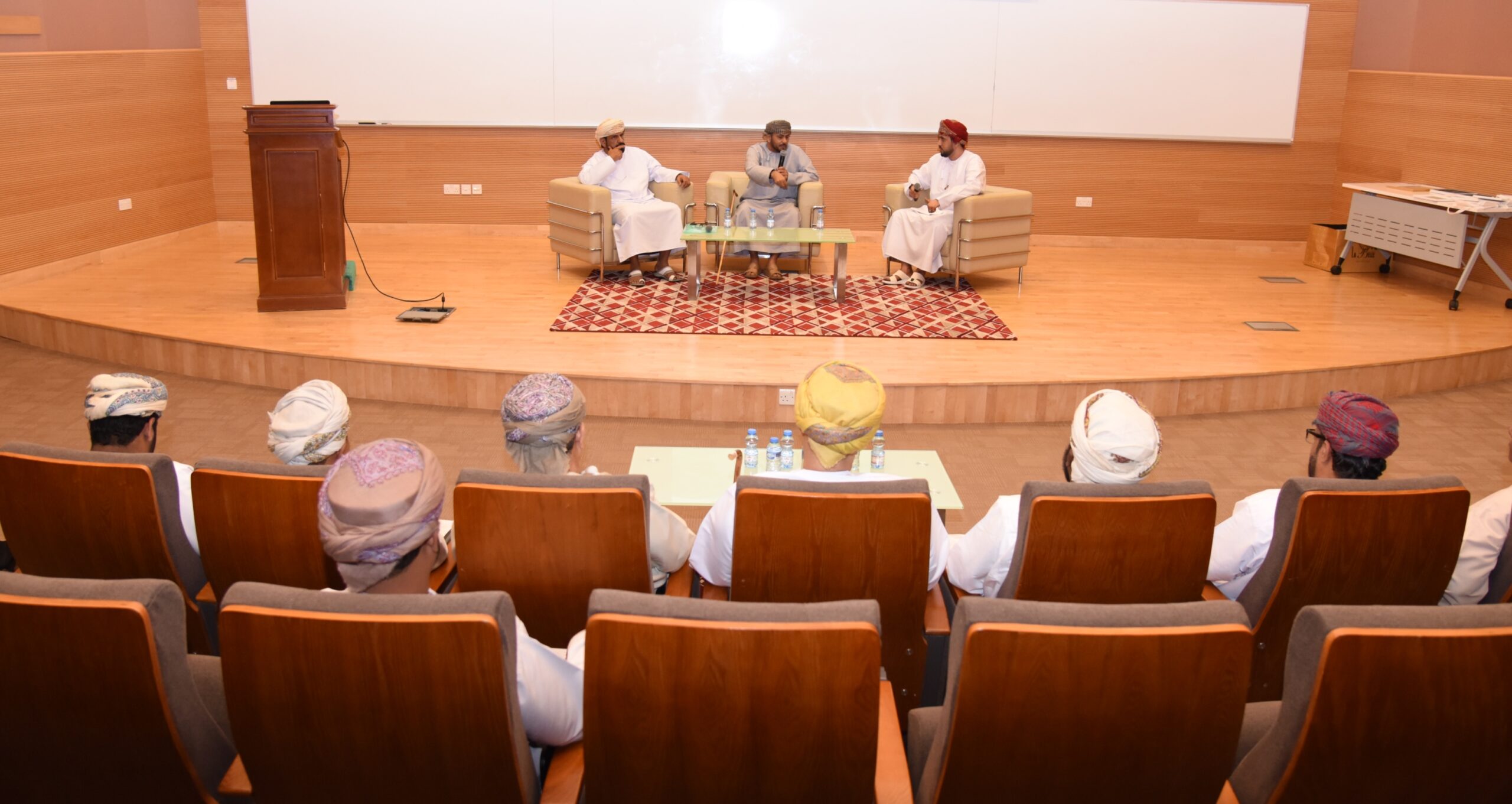 أمسية ثقافية حول فنون البادية بمحافظة ظفار