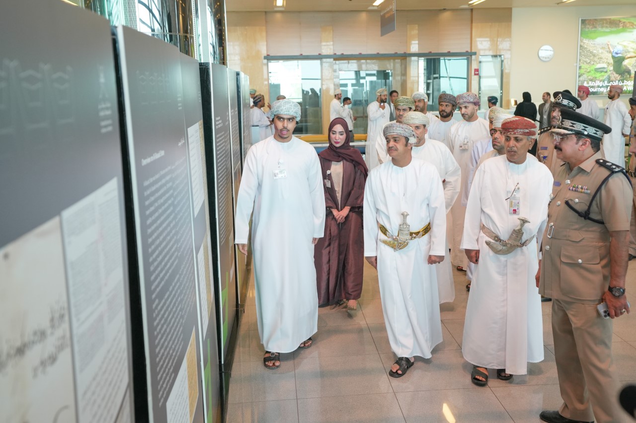 افتتاح المعرض الوثائقي /ذاكرة وطن في أرض اللبان/ بمطار صلالة