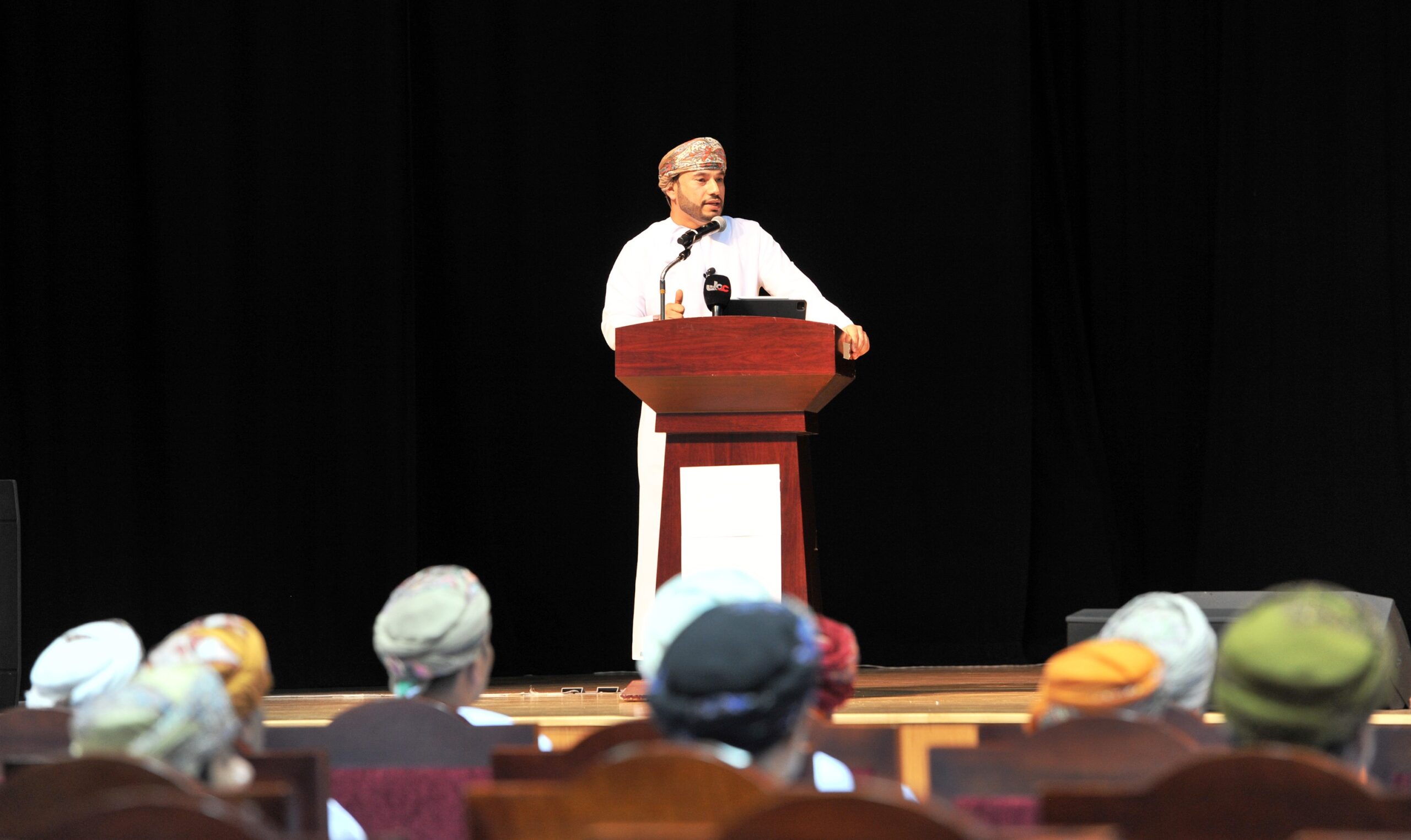 البنك المركزي العُماني يُطلق مبادرة "تواصل" بمحافظة ظفار 3 62fb4de7a3705 scaled