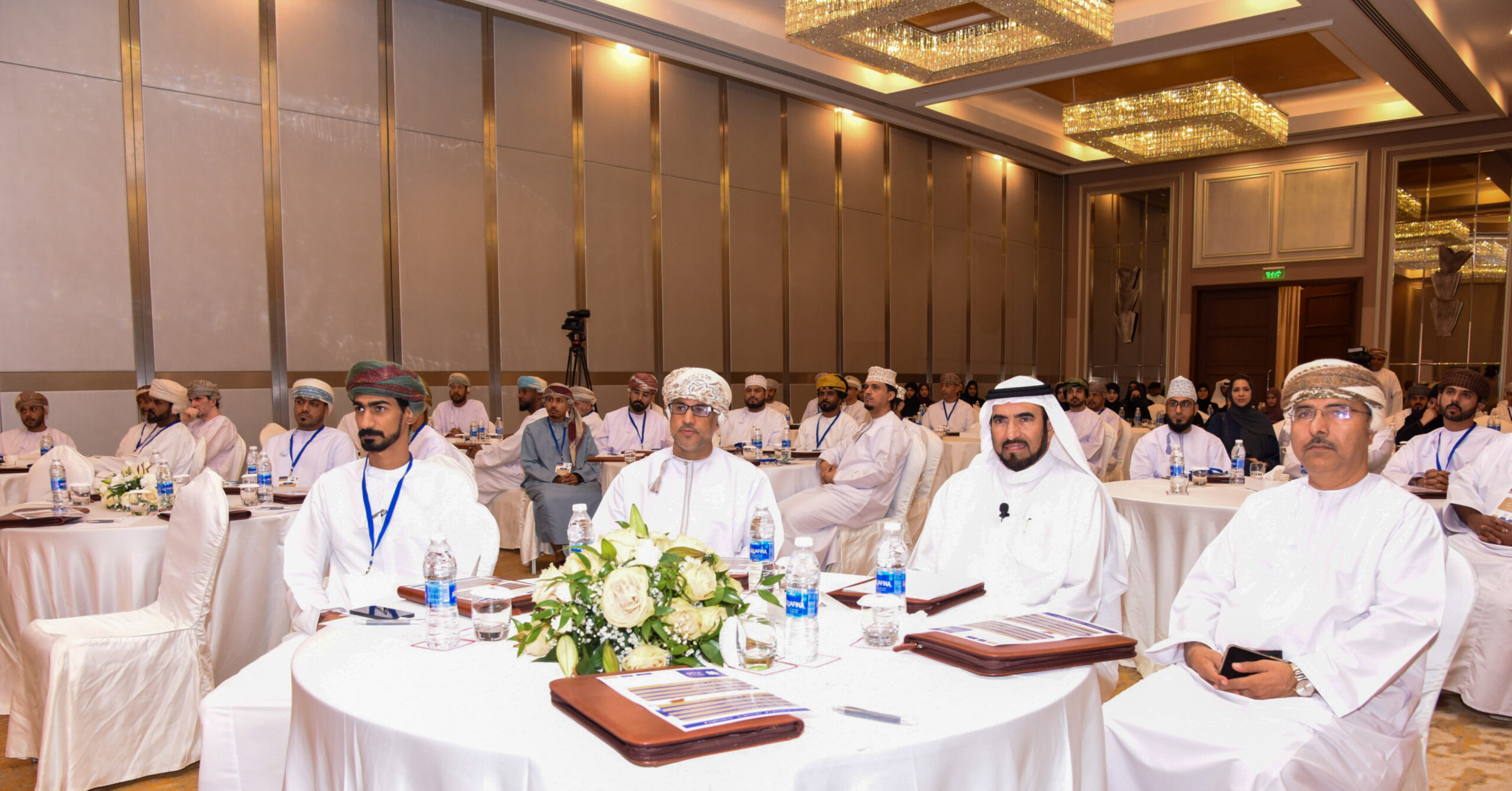 وزارة العمل تُنفذ حلقة عمل حول تأهيل القيادات بصلالة