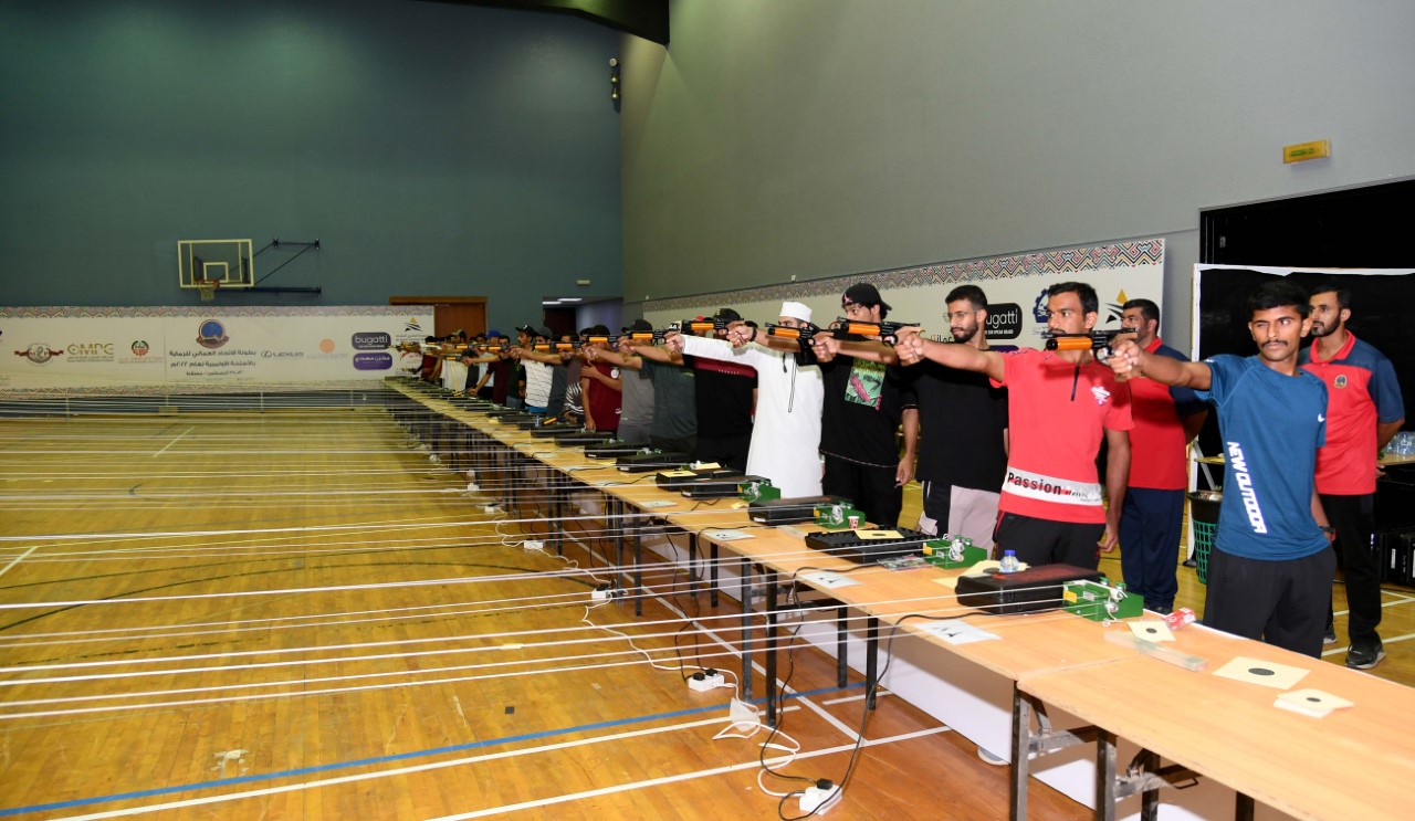 تواصل منافسات بطولة الاتحاد العماني الأولى للرماية بالأسلحة الأولمبية الهوائية