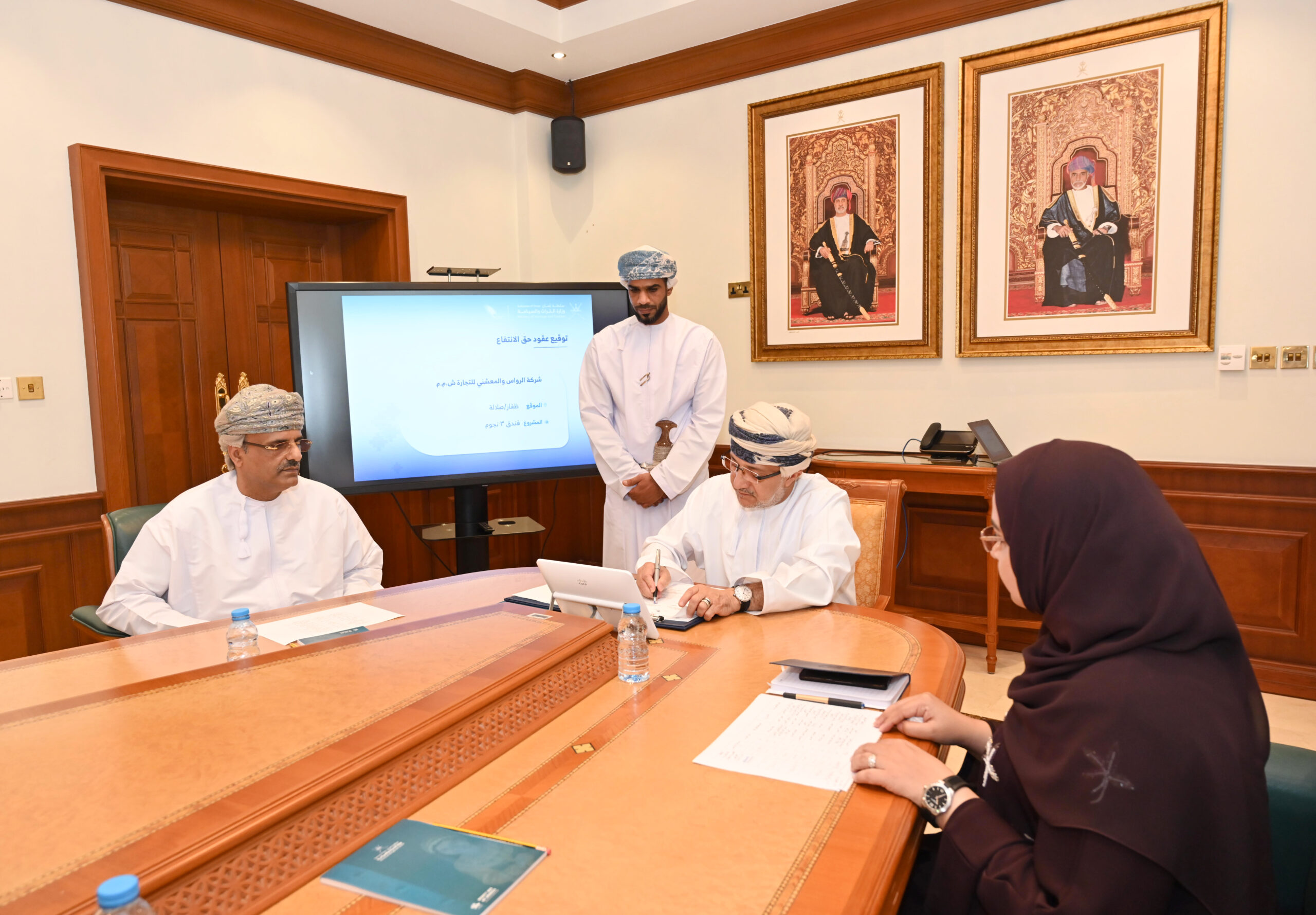 وزارة التراث والسياحة توقع عقود حق انتفاع لإقامة 9 مشروعات سياحية