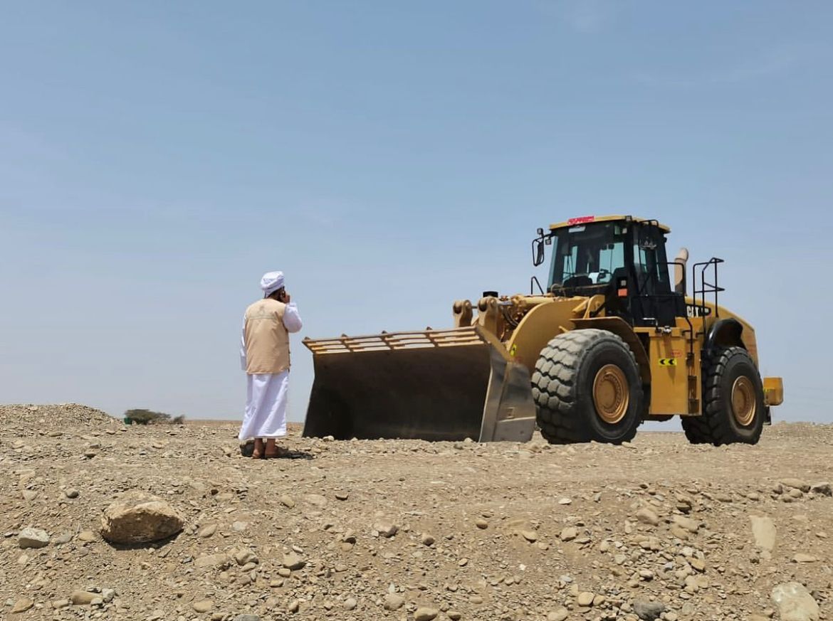 مركز البيئة بالسويق يضبط عمالة قاموا بجرف التربة