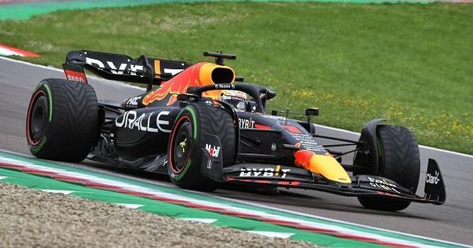 فيرستابن يتوج بسباق فورمولا1 في بلجيكا