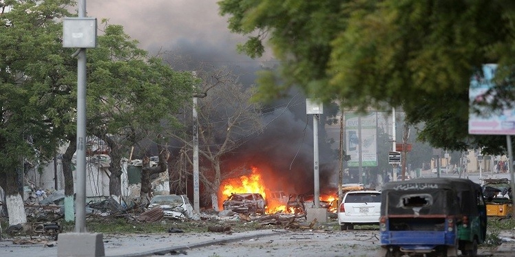 مقتل 10 مدنيين في هجوم استهدف فندقًا في مقديشو