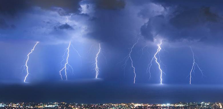 وفاة خمسة أشخاص وإصابة آخرين جرّاء عواصف رعدية في كورسيكا الفرنسية