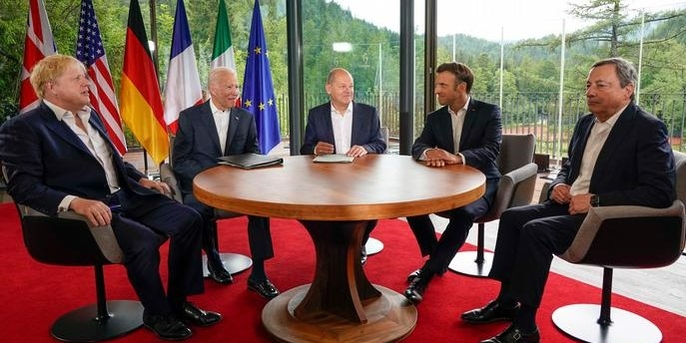 أمريكا وفرنسا وألمانيا وبريطانيا يدعون إلى “ضبط النفس” حول المحطة النووية في أوكرانيا