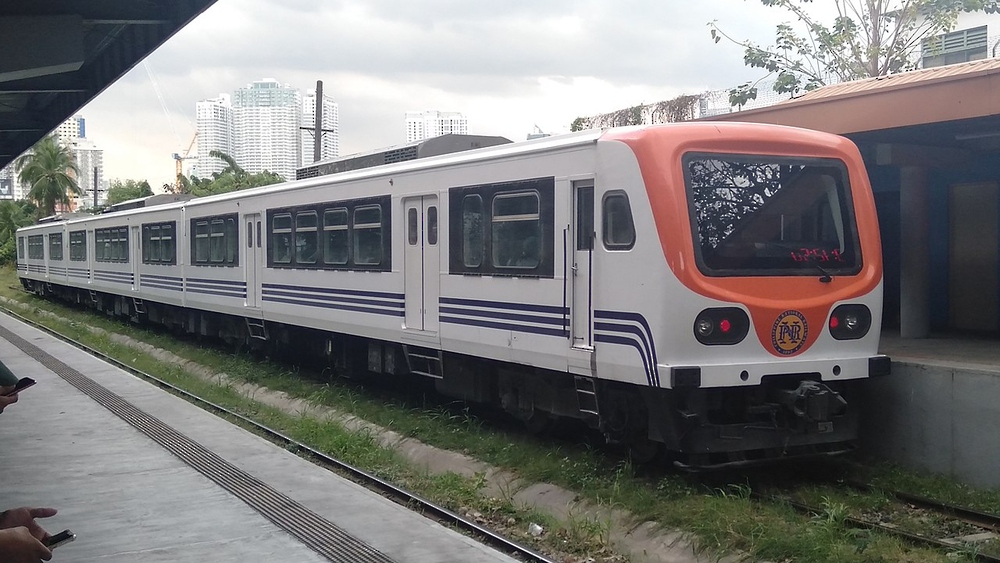 الفلبين تستأنف المحادثات مع الصين حول مشاريع السكك الحديدية والتعاون البحري