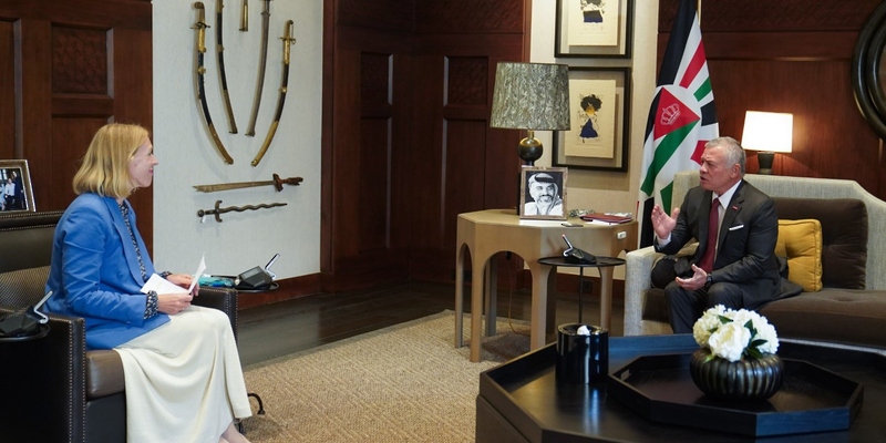 ملك الأردن يؤكد ضرورة تكثيف الجهود للتوصل إلى سلام يقوم على حلّ الدولتين