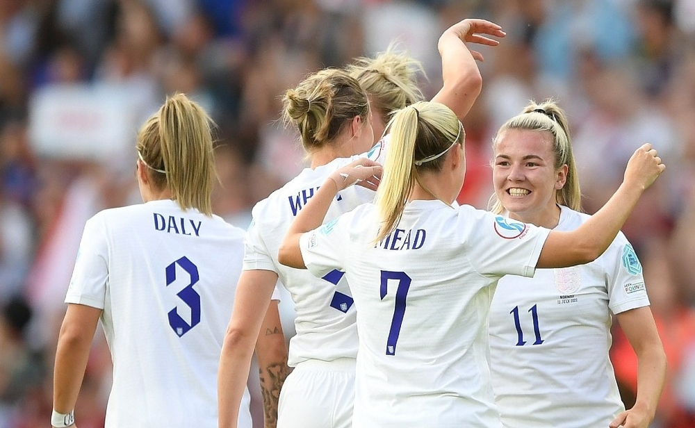 إنجلترا تواجه البرازيل في النسخة الأولى لكأس الأبطال للنساء