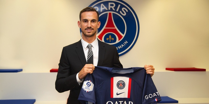 سان جيرمان يضم لاعب الوسط الإسباني رويس من نابولي