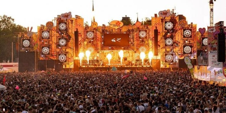 مهرجان موسيقى التكنو “ستريت باريد” يستقطب مئات الآلاف  في سويسرا