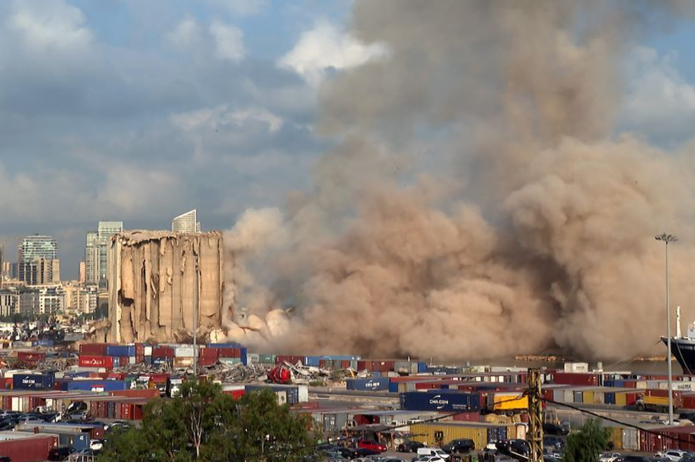 انهيار الجزء الشمالي من صوامع مرفأ بيروت