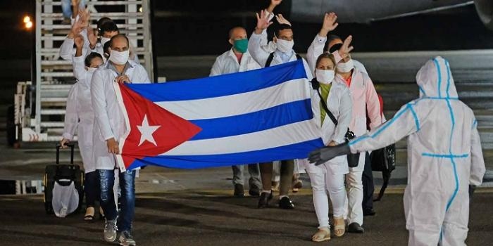 كوبا ترسل مئات الأطباء إلى منطقة كالابريا في إيطاليا