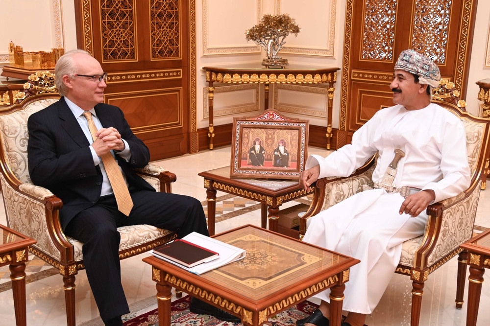 وزير المكتب السلطاني يستقبل المبعوث الأمريكي الخاص باليمن
