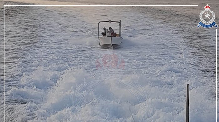 Emergency Centre rescues sinking boat near Oman’s beaches