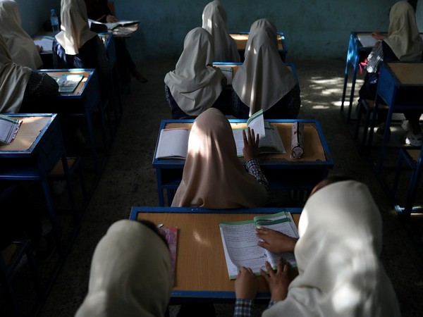 90% Afghans in online poll supports reopening girls’ schools