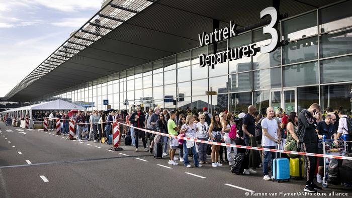 Amsterdam’s overcrowded Schiphol airport cuts passenger numbers