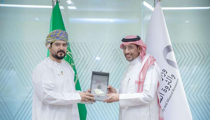 Minister of Industry and Mineral Resources and Omani Minister of Commerce, Industry and Investment Promotion discuss opportunities to enhance joint industrial cooperation