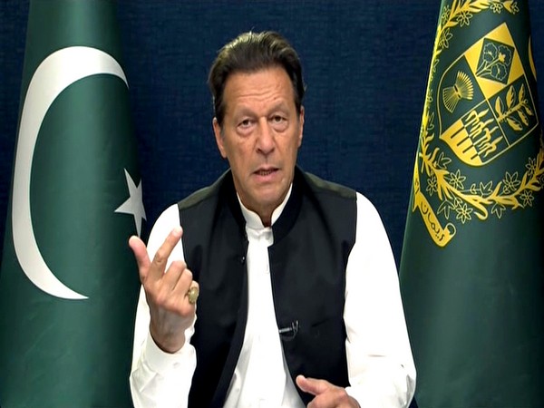 Imran Khan lauds PM Modi, slams Nawaz Sharif for owning billions of properties abroad