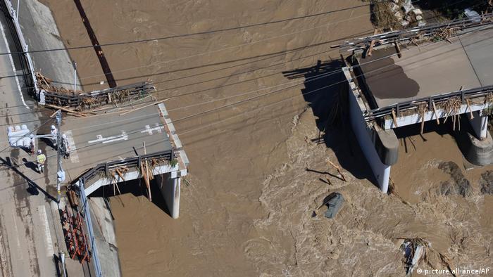 Typhoon Talas kills 2 in central Japan 1 Typhoon Talas kills 2 in central Japan