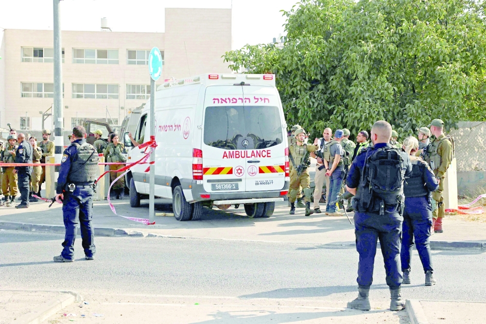 أعقبت مظاهرات مناهظة للتةسع الإستيطاني
مقتل فلسطيني وإصابة العشرات في مواجهات مع جيش الإحتلال بالضفة الغربية