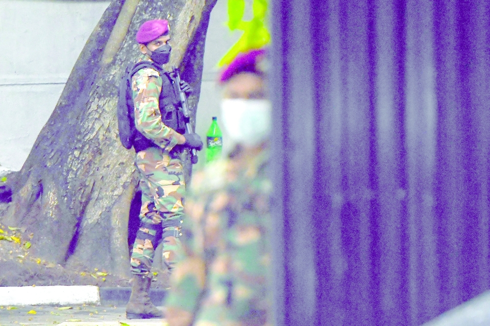 دعوات لتوقيف رئيس سريلانكا المخلوع غداة عودته