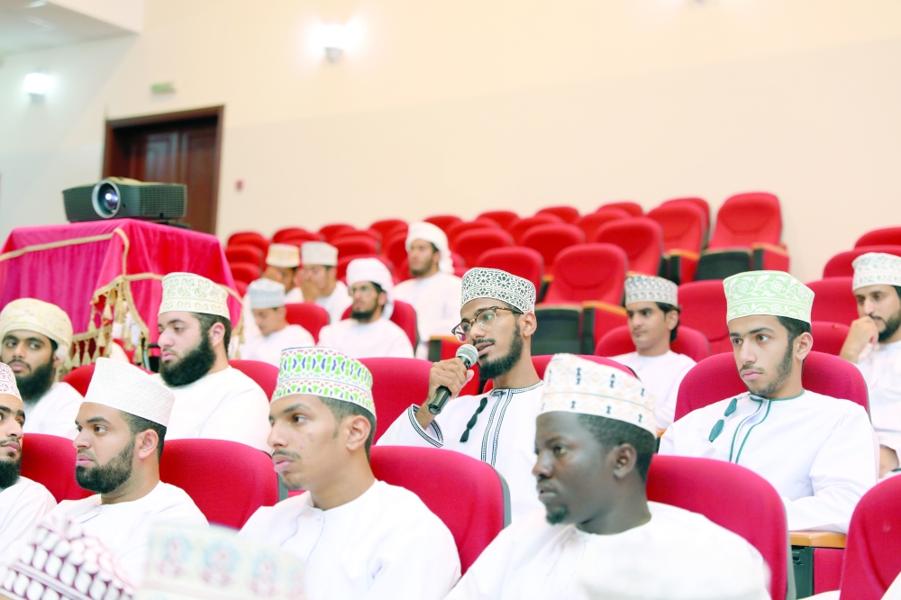 269 طالبا وطالبة ضمن دفعة جديدة بكلية العلوم الشرعية