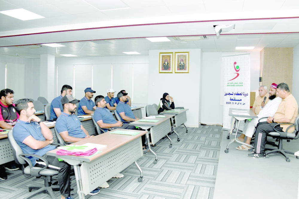 مناقشة القانون وتأهيل المستويات أبرز أهداف دورة حكام اليد