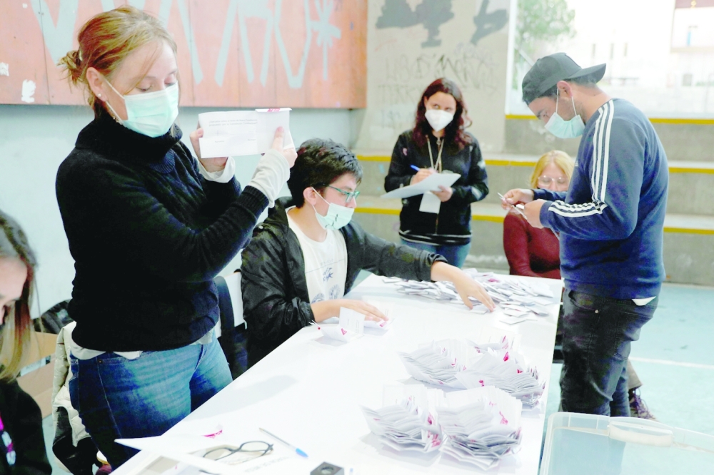 التشيليون يرفضون بـ"غالبية ساحقة" اقتراح الدستور الجديد 1 التشيليون يرفضون بـ”غالبية ساحقة” اقتراح الدستور الجديد