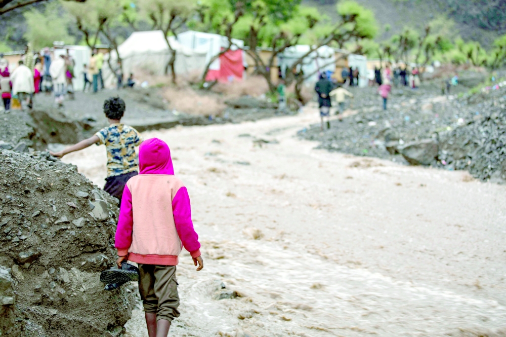 مشروع خزّانات تجميع مياه الأمطار هل يحل المشكلة؟
الحصول على مياه الشرب أكبر التحديات ل 18 مليون يمني