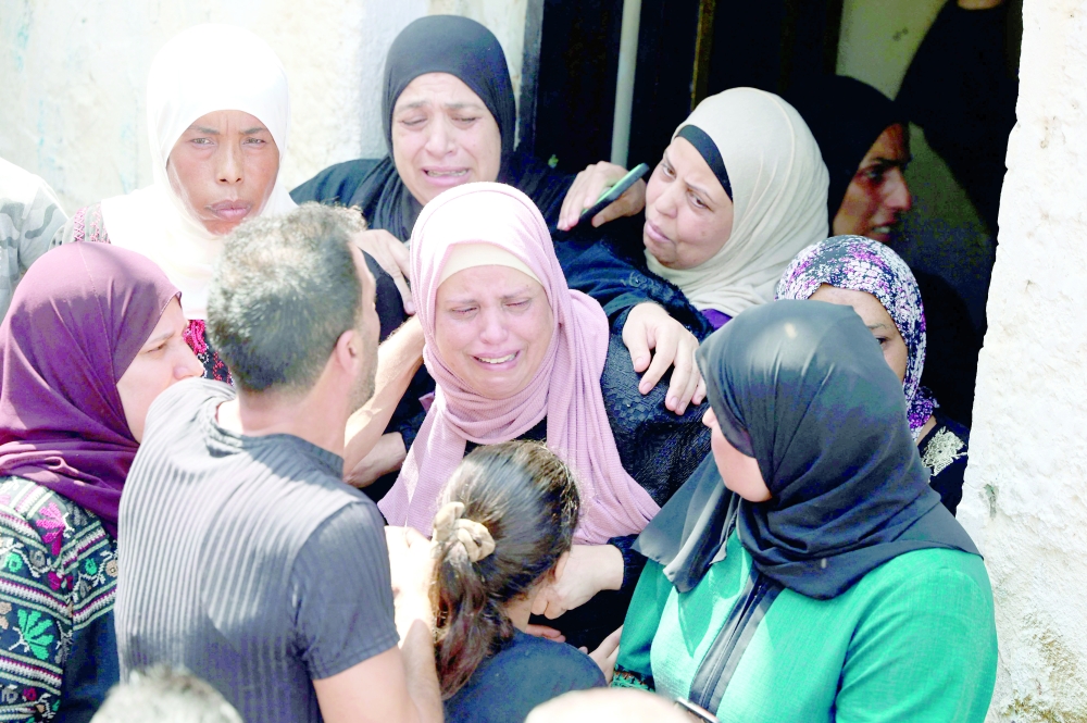 قوات الإحتلال تعتقل 27  في الضفة ومستوطنون يقتحمون المسجد الأقصى
شهيد فلسطيني برصاص اسرائيلي في الضفة  و”الجهاد” تدعو لتعزيز المقاومة