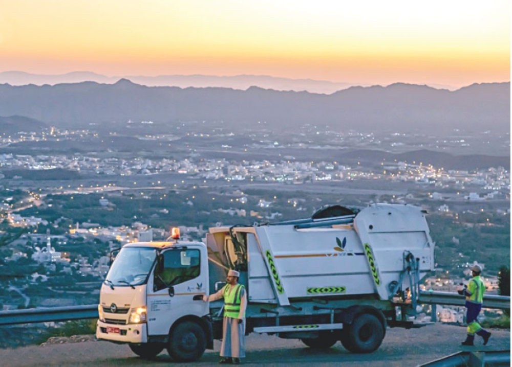تفعيل موقعين لمعالجة النفايات في بركاء وظفار و22 موقعا للتخزين في مختلف المحافظات
