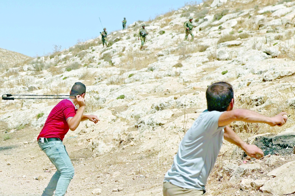 إصابة عشرات الفلسطينيين في مواجهات مع جيش الإحتلال بالضفة الغربية