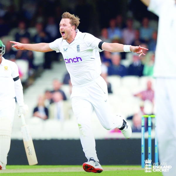 Robinson, five for 49 sees South Africa dismissed for 118