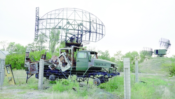 Ukraine forces push further after fall of Russian stronghold