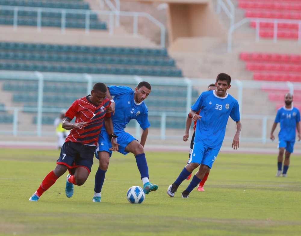 مسقط يكسب نزوى برباعية بالدرجة الأولى