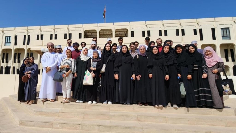 جامعة السلطان قابوس تعرف الطلبة الدوليين بالحياة الأكاديمية