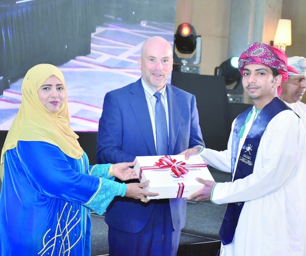 Oxy Oman awards outstanding general diploma graduates
