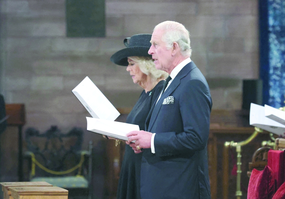 تشارلز الثالث يزور إيرلندا الشمالية ويلتقي بالسياسيين في قصر هيلزبورو