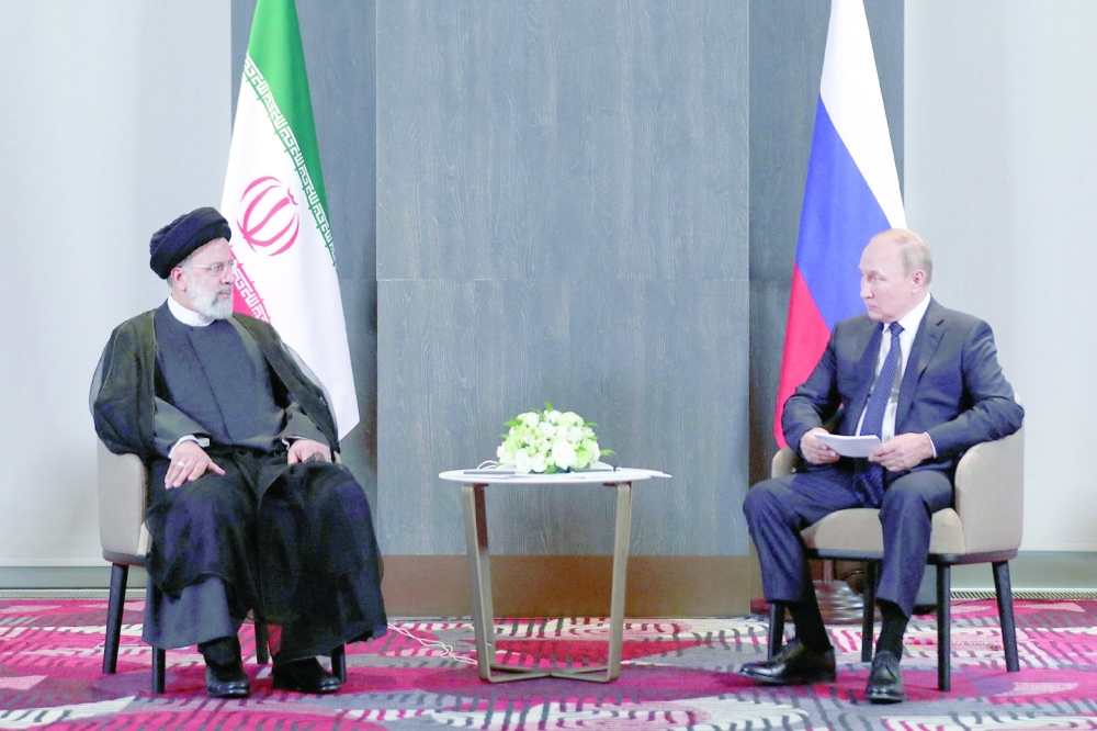 على هامش قمة “منظمة شنغهاي”
رئيسي لبوتين: التعاون يجعل الدول الخاضعة لعقوبات أمريكية “أقوى”