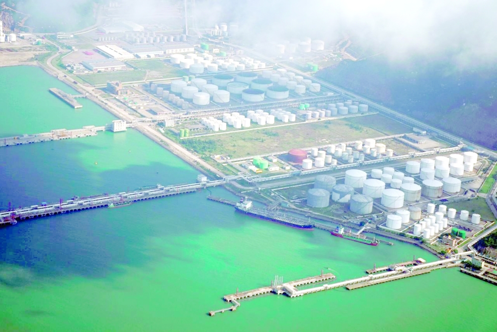 استقرار في أسعار النفط رغم اتجاهها لتسجيل تراجع أسبوعي