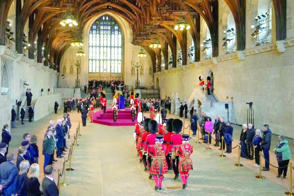 Goodbye to the queen: bows, curtsies, even a wave