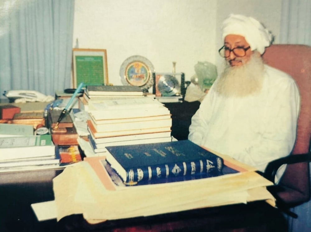 أضاميم.. السيد حمد يؤرخ للشعراء في «قلائد الجمان»