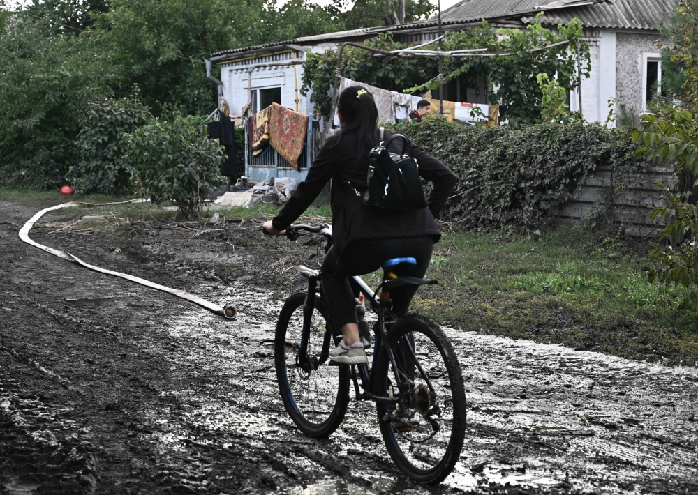 غضب في مدينة ” كريفي ريج” الأوكرانية بعد غرق منازل بمياه سد قصفه الروس