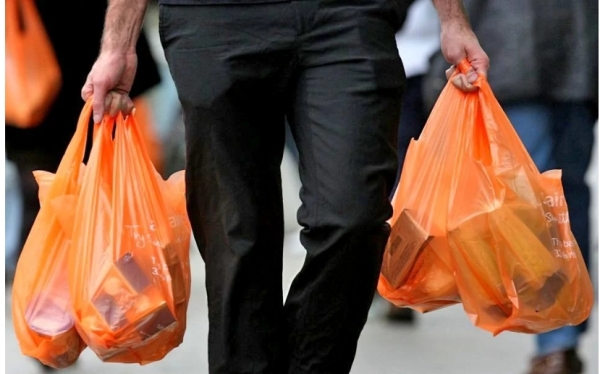 Oman bans import of plastic bags