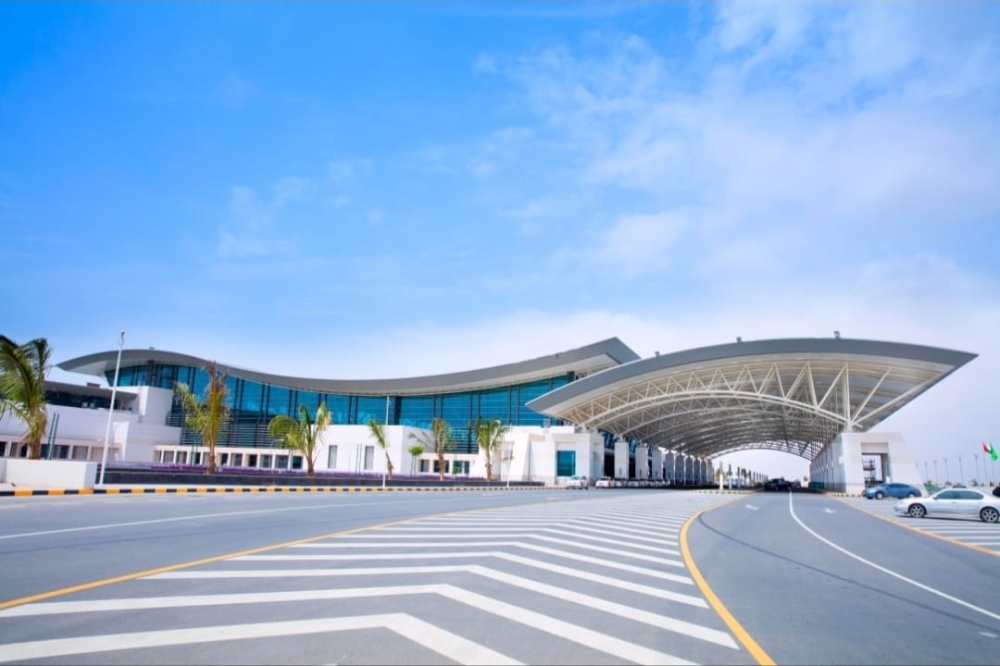 مطار صلالة يحصد جائزتين عالميتين في جودة الخدمات وإجراءات السلامة